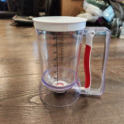 Norpro Batter Dispenser Soft Grip Handle 4 Cups Clear with Measurements, good condition