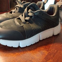 NEW WITH TAGS ELITE ZONE PRO SHOES