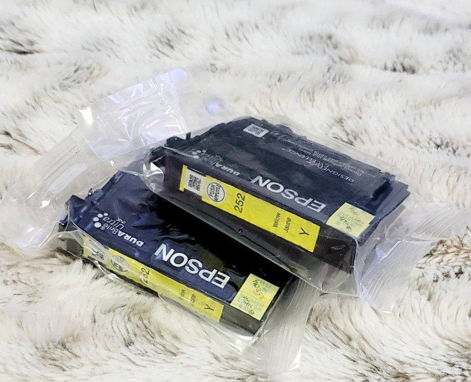 NEW Two Epson DuraBrite Ultra 252 Yellow Ink Cartridges