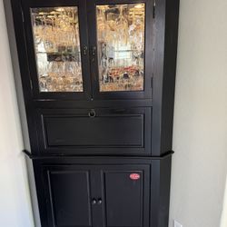 Bar -liquor cabinet