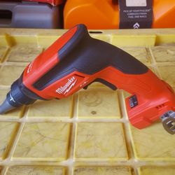 Milwaukee
M18 FUEL 18V Lithium-lon
Brushless Cordless Drywall
Screw Gun (Tool-Only)