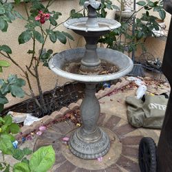 Fountain Decor for front or backyard sorry it’s dirty. We just need to be power washed.