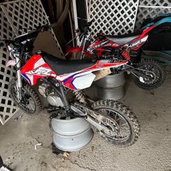 125cc Dirt Bike  Brand New Just Need Back Tire 