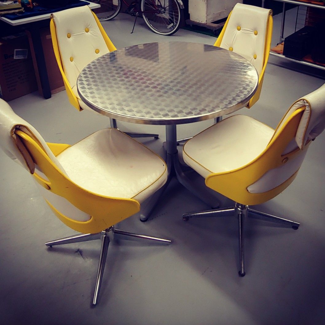 4x Vintage MCM Chairs & Kitchen Table Set