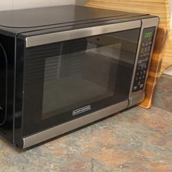 BLACK+DECKER Digital Microwave Oven 