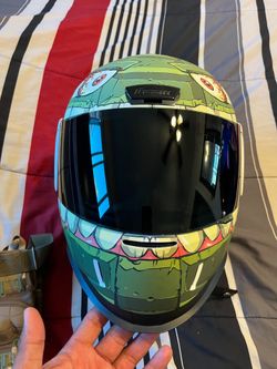 Men’s icon helmet with free gloves