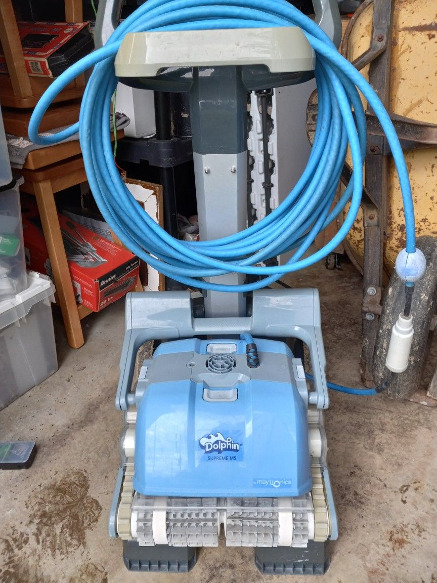 Dolphin Supreme M5 Pool Vacuum with Caddy