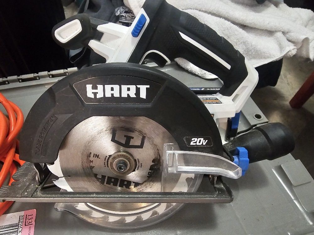Hart Saw & 20 Volt battery
