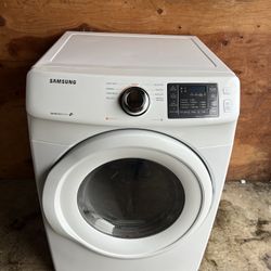 Beautiful Samsung dryer in excellent condition.
