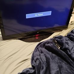 32" Westinghouse LCD tv