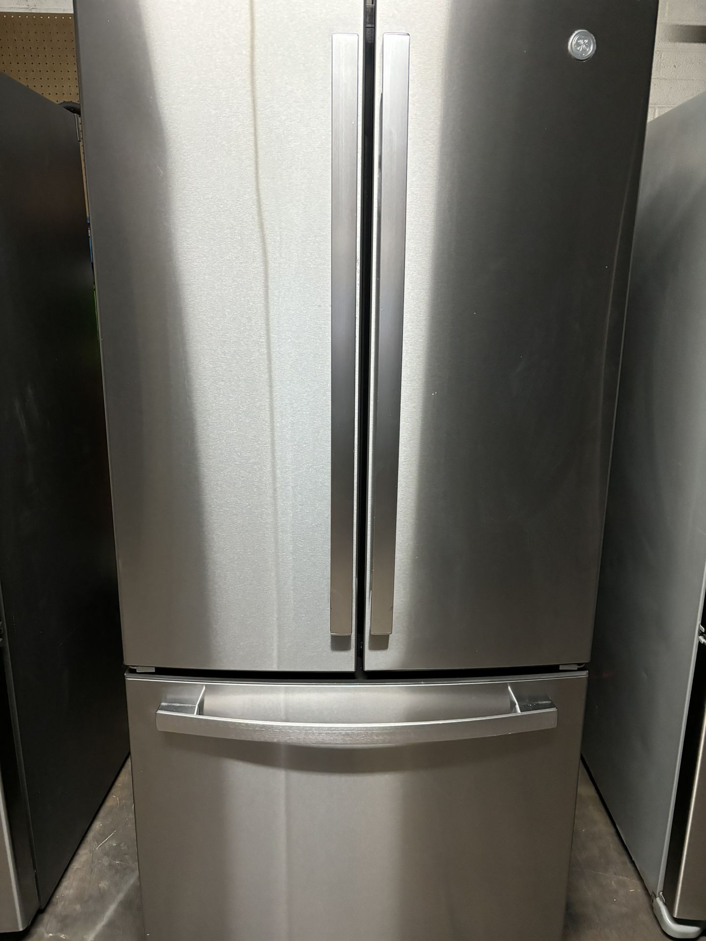GE S Steel French Door Water Inside The Fridge Ice On Bottom Freezer