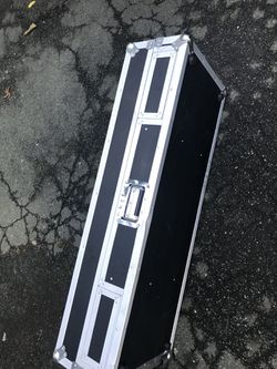 DJ turntable equipment box with slide out table