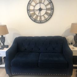 Tell/blue Tufted Couch