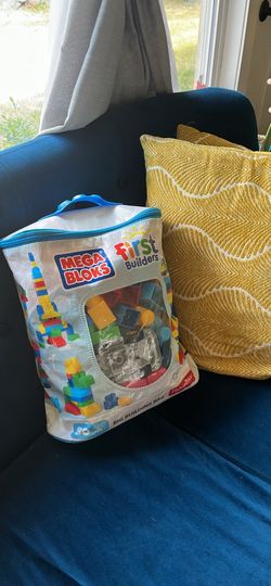 Plastic building blocks for toddlers
