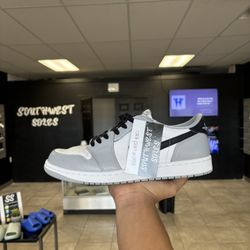 Jordan 1 low size 11 available in store!