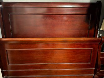 Full Wooden Bed-frame (Size: Full)