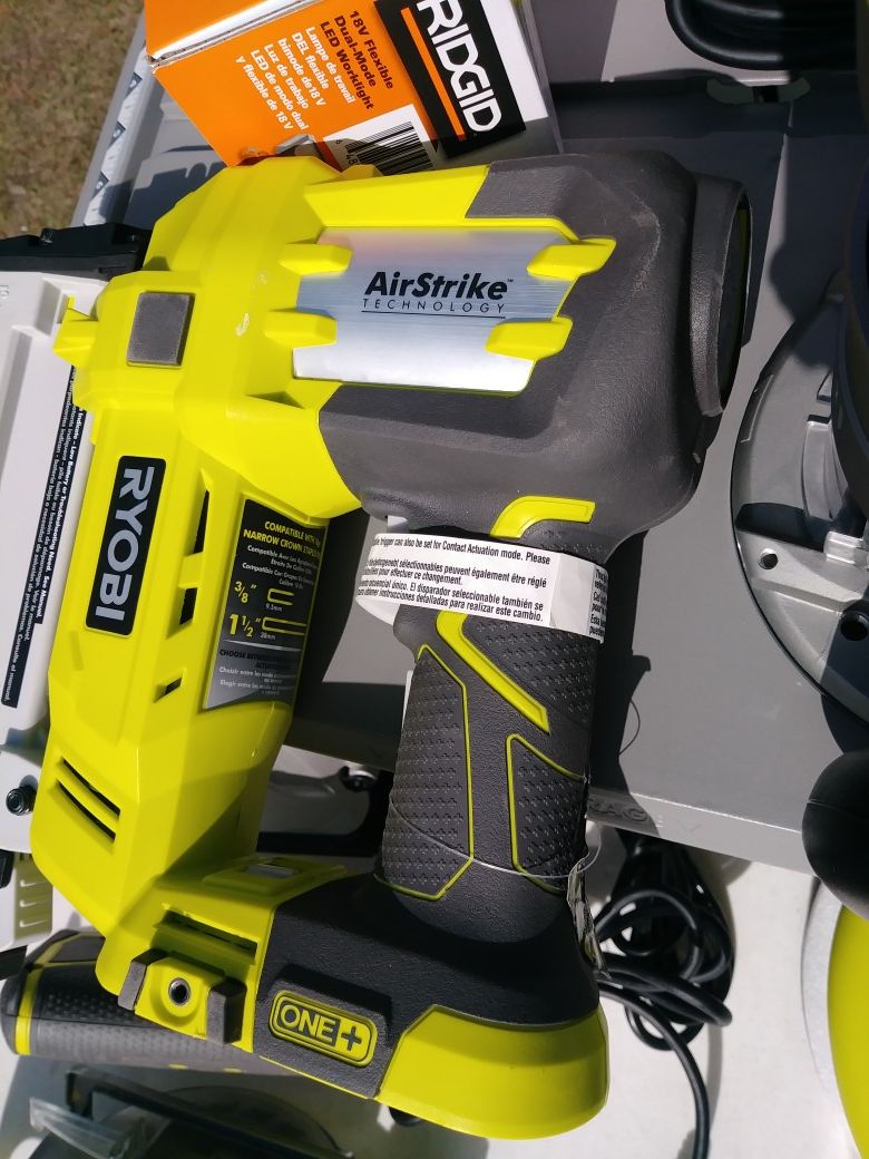 Ryobi 18v crown stapler