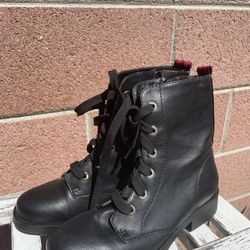 Women’s Boots 7.5 NEW