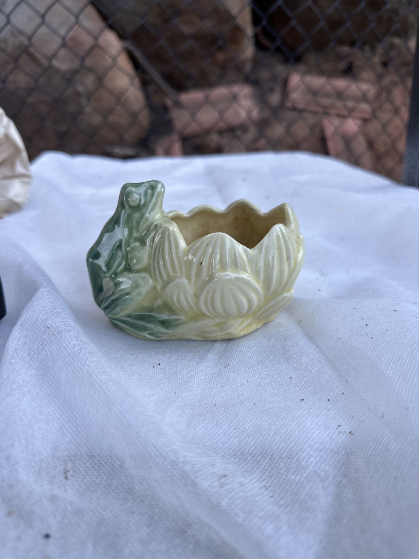 Unmarked McCoy Green Frog Pottery Planter Vintage w Artichoke Looking Lilly Pad