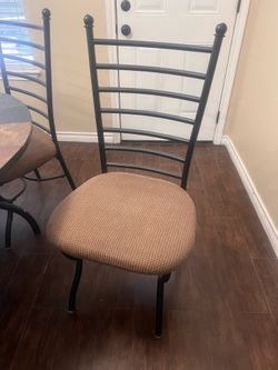 Round Table