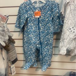 Snuggly Keeps Baby Warm