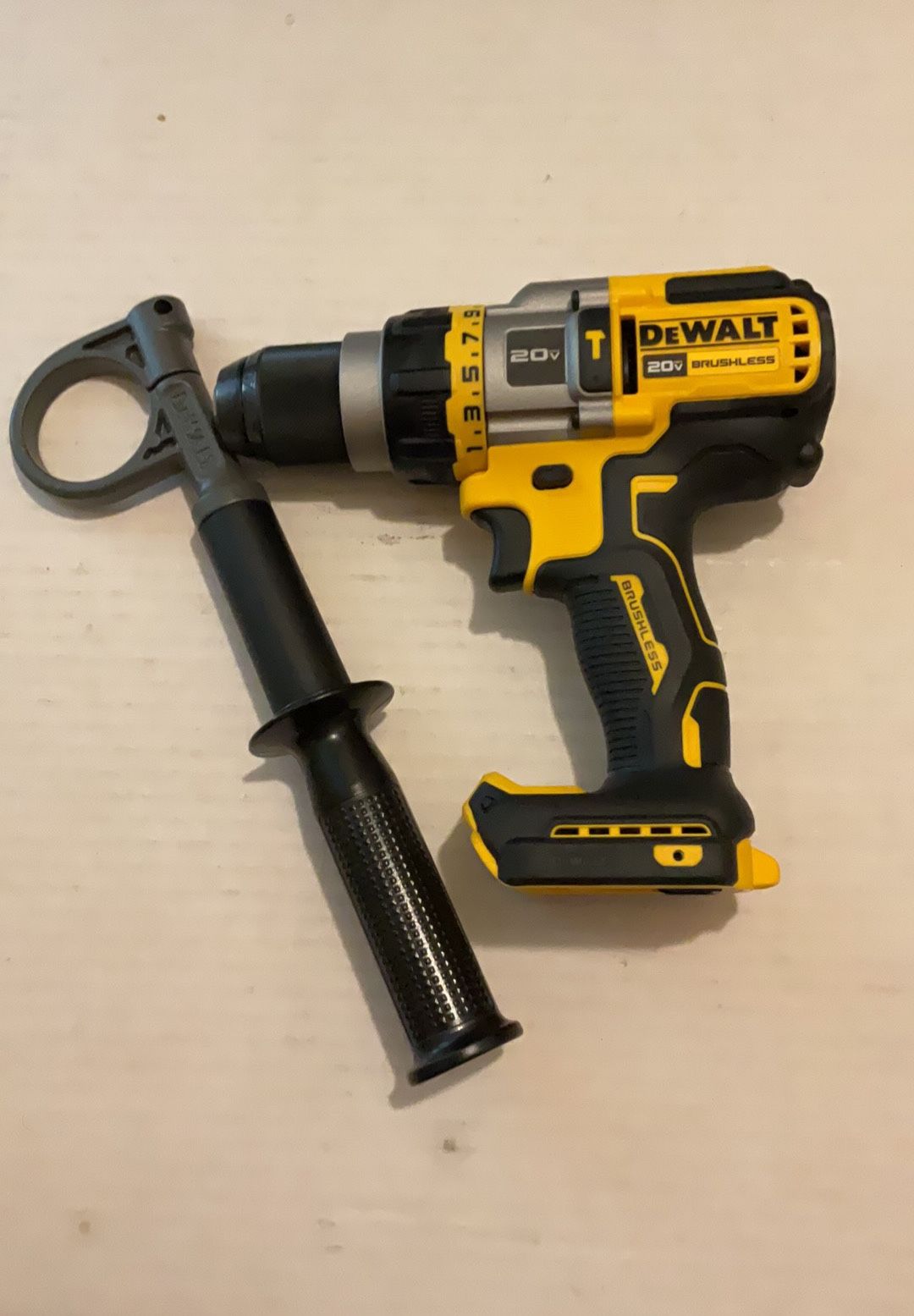 Brand New Dewalt 20 Volts Brushless Flex Volt Advantage 1/2” Hammer Drill Driver 3 Speeds.       150  Firm on Price.     150 Firme en Precio.
