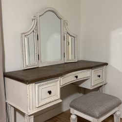Traditional Cottage 3 Drawer Vanity Set with Dovetail Construction, Mirror, stool and 1 drawer