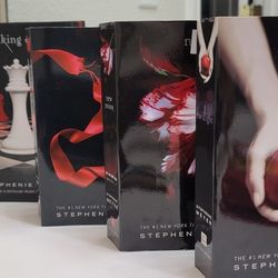 Twilight Saga Collection With Bonus Book