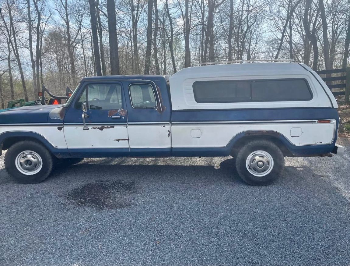 1977 Ford 2000