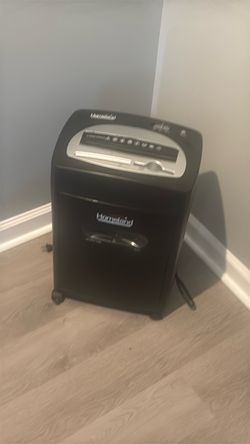 Homeland 12-Sheet Cross-Cut Paper & Credit Card / CD Shredder