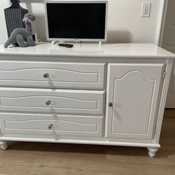 Bellini dresser Great For Nursery Room And Up!