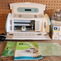 Cricut Create Die Cut Personal Electronic Cutter Machine With Extras Kit CRV20001