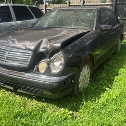 1997 Mercedes Benz E 320 Sale For Parts Only. 