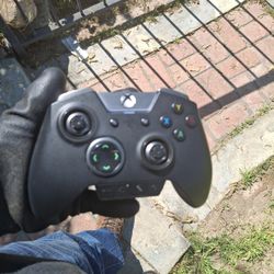 Razer Wolverine Ultimate Wired  Gaming Controller 