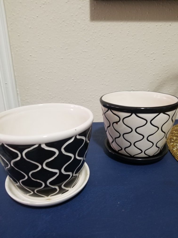 2 PC black n white Decor cups