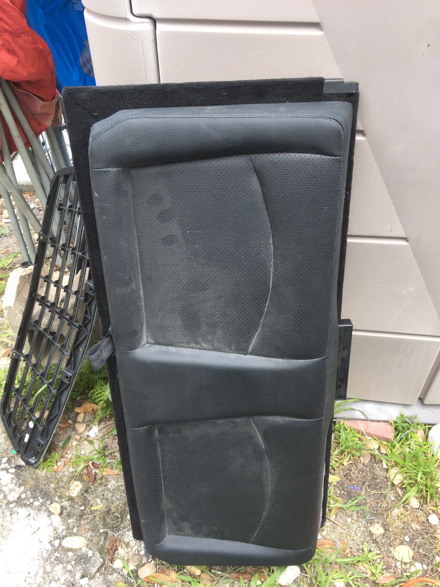 E class third row bench no rips or tears