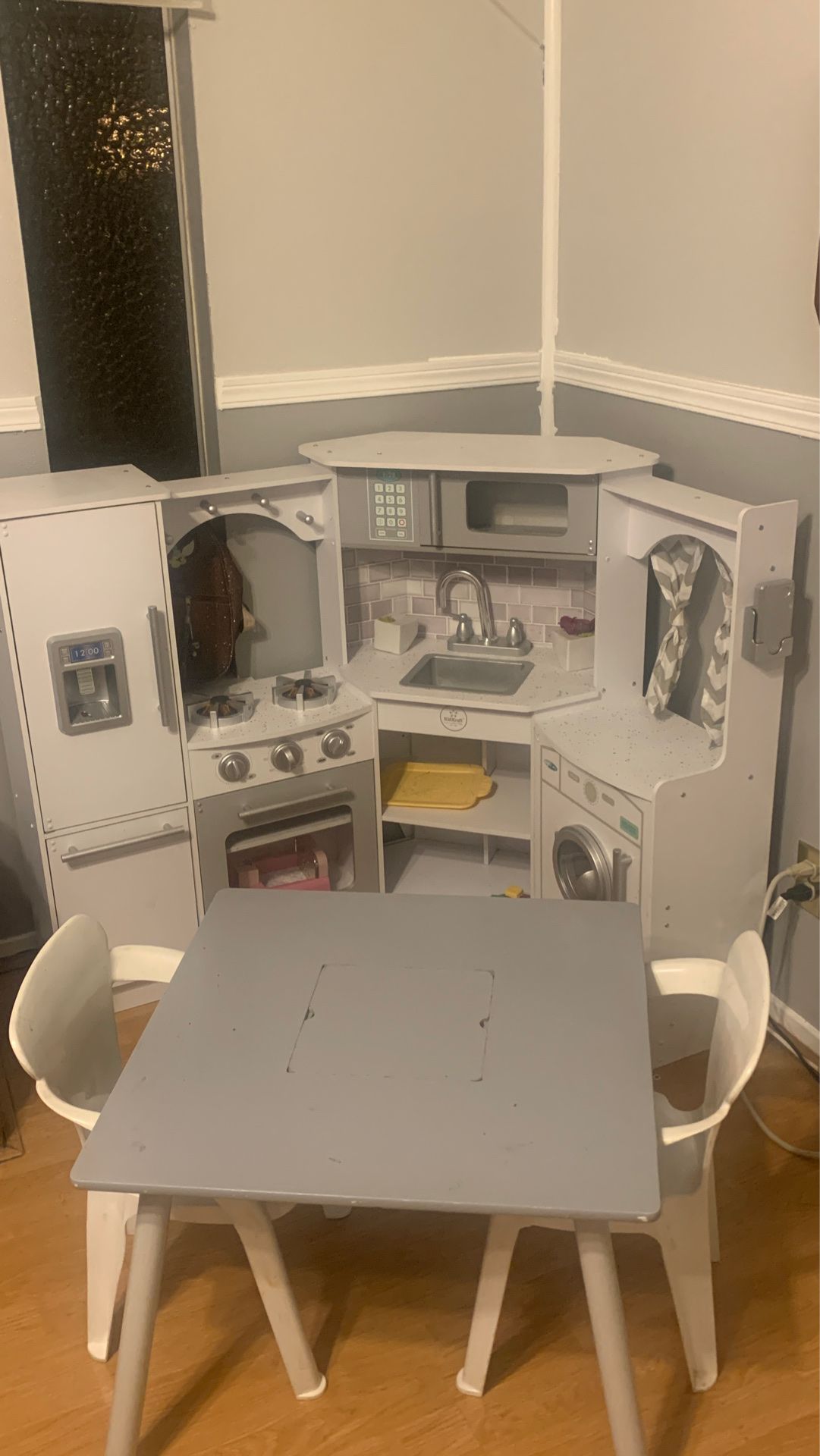 Kids kitchen with table and 2 chairs