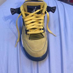 size 7 jordan 4s yellow thunder 