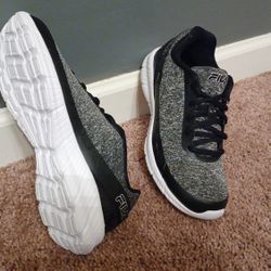 Fila YOUTH sz 4 Sneakers- New