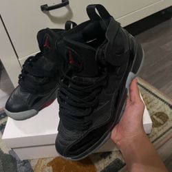 Jumpman Two Trey Black/University Red-Black Noir/Universite Rough