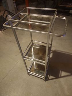 Shelf on wheel