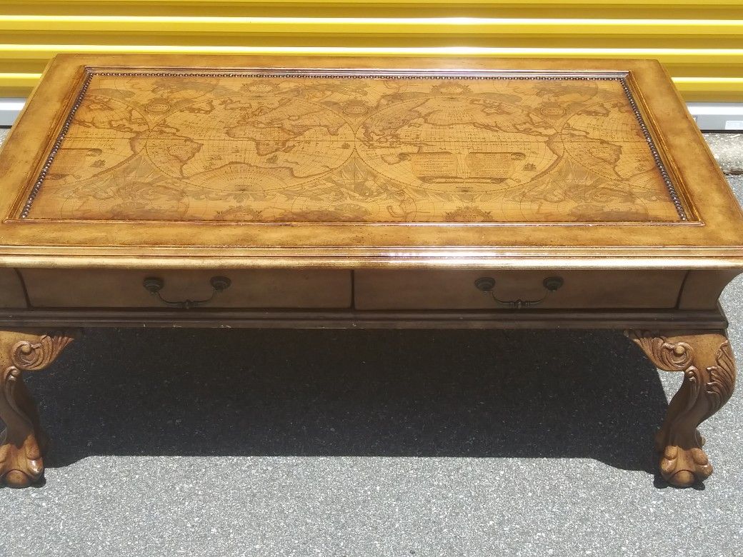 Via Vee World Classic Coffee Table
