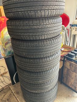 MICHELIN SETS 235/65R18 LIKE NEW
