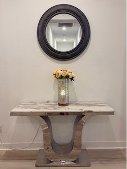 MOVING SALE CORONA LIVING ROOM STAND