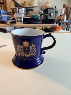 Blue & Gold Crest Pedestal Mug – $8