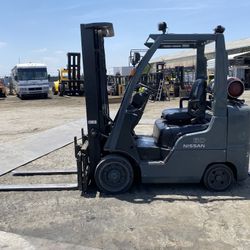2006 Nissan 6000 LBS three stage side shift 5209 Hours