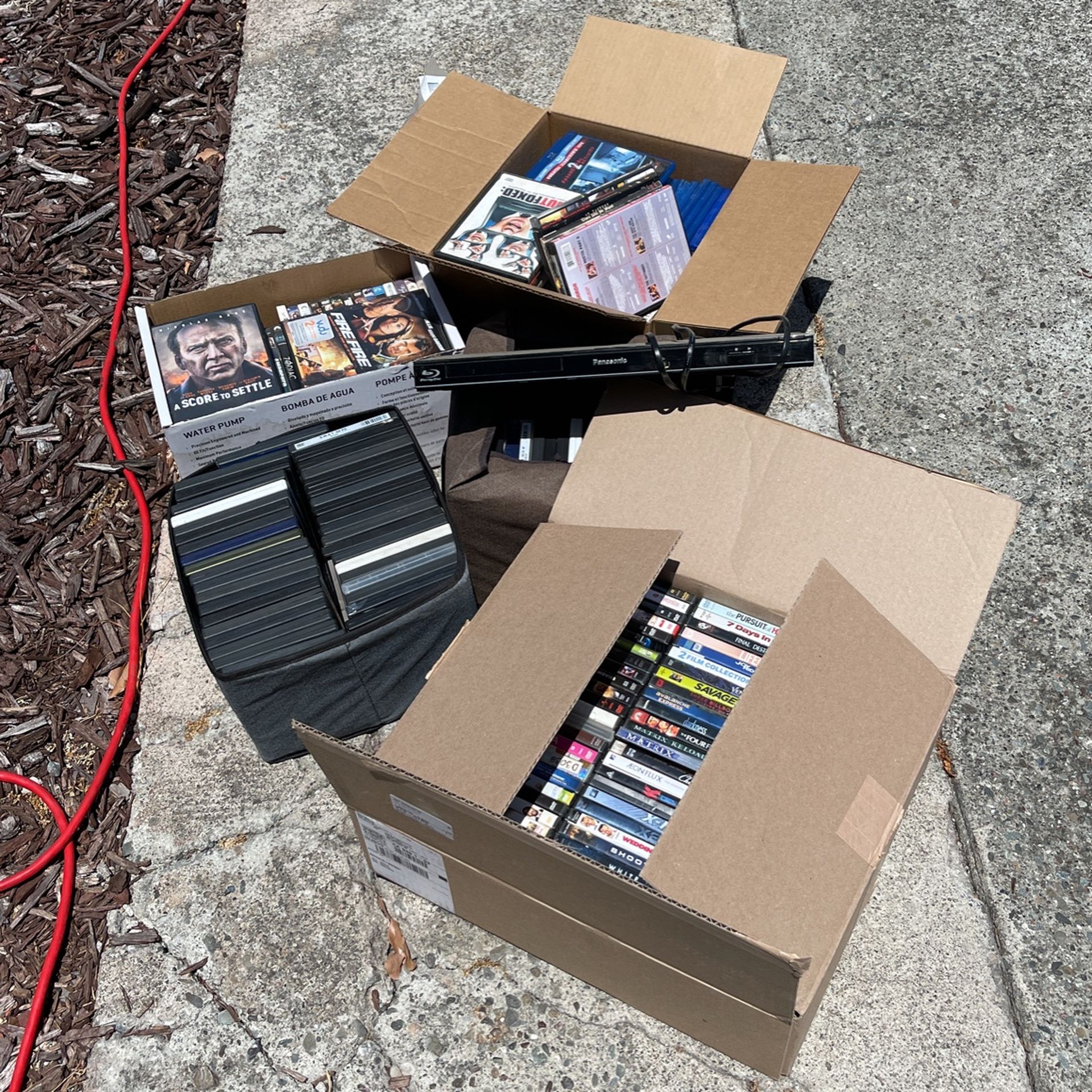 Small flatscreen, Panasonic, DVD player 200 DVDs plus