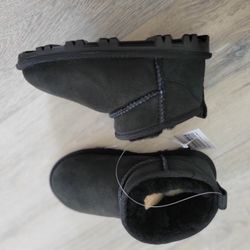 NEW Kids Girls Boys Genuine Shearling Boots Black Size 11, 12, 13, 1, 2