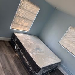 Full mattress with box spring (2pc set - new) 