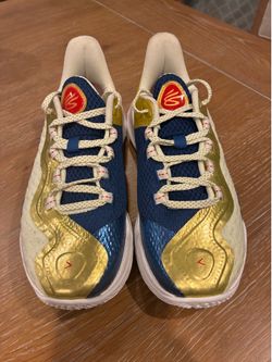 BRAND NEW Curry Basketball Shoes Size 4Y – Never Worn 🏀